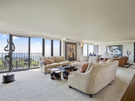 929 N. Astor St., #1906