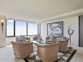 929 N. Astor St., #1906