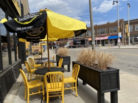 Al fresco streetside dining