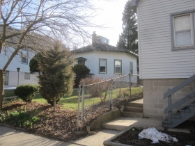 Riverwest Octagon House Cuts Corners