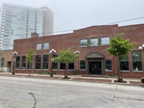 2071 N. Summit Ave.