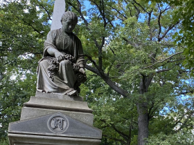 Graveside monument