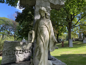 Graveside monument