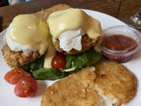 Crab cake Benedict