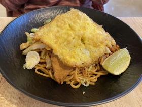 Fried egg noodles