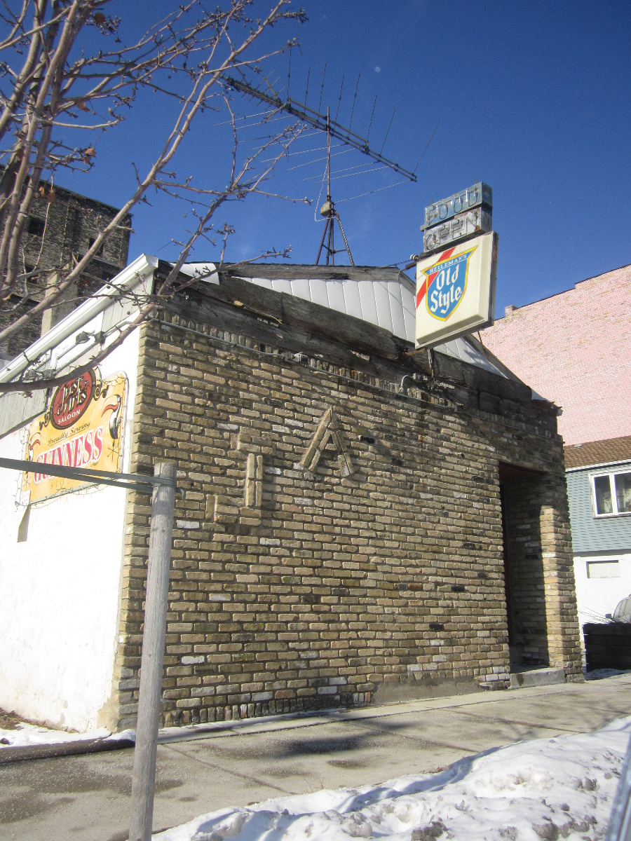 Taverns: Just Art’s, the Classic Dive Bar