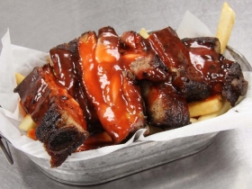 Food at Ashley's Que.