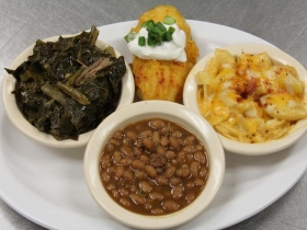 Food at Ashley's Que.