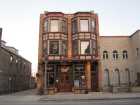Shaker's Cigar Bar