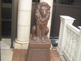 Lion in front of the Knickerbocker On The Lake